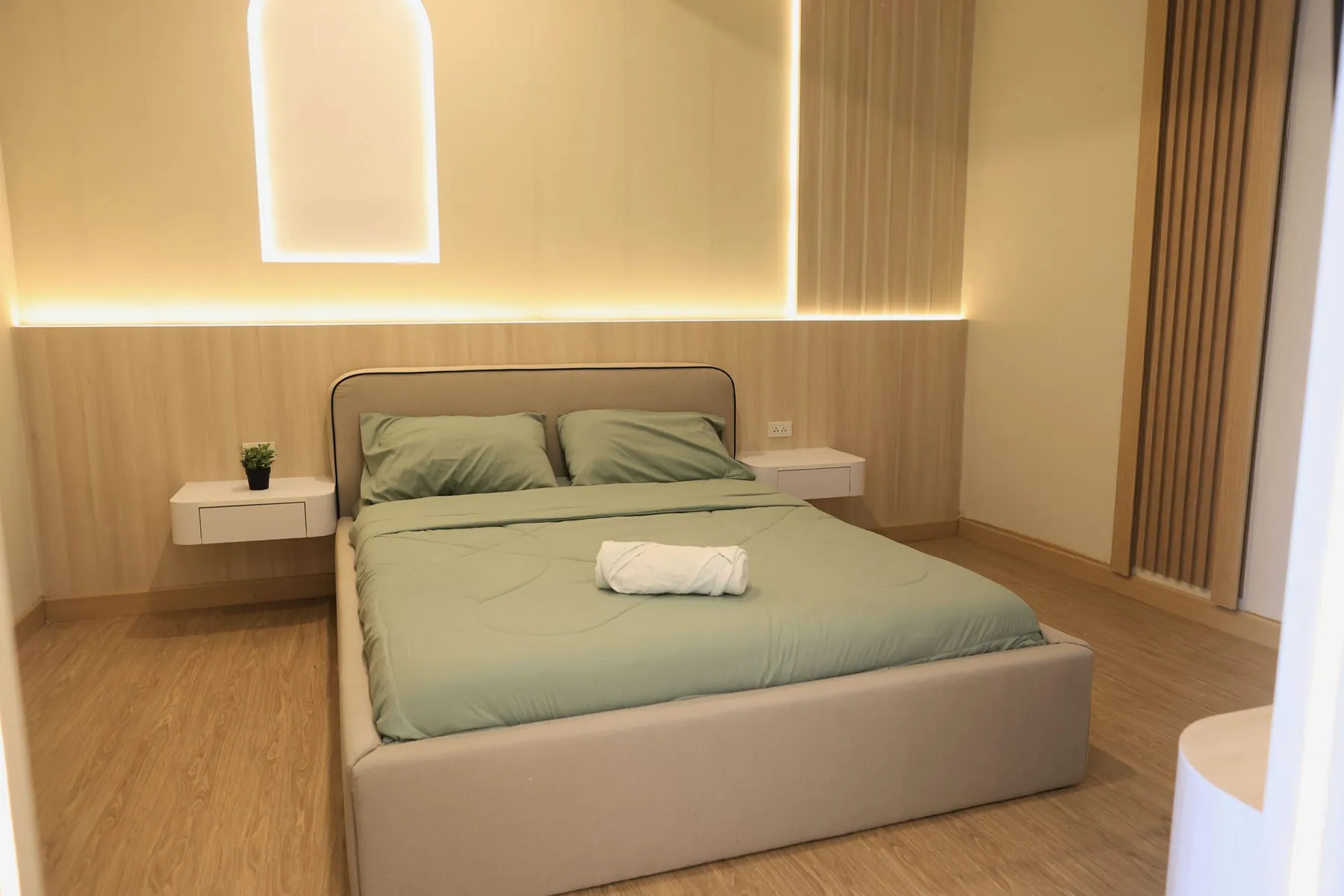 Deluxe-Zimmer-Interieur im Elder Blossom Hua Hin