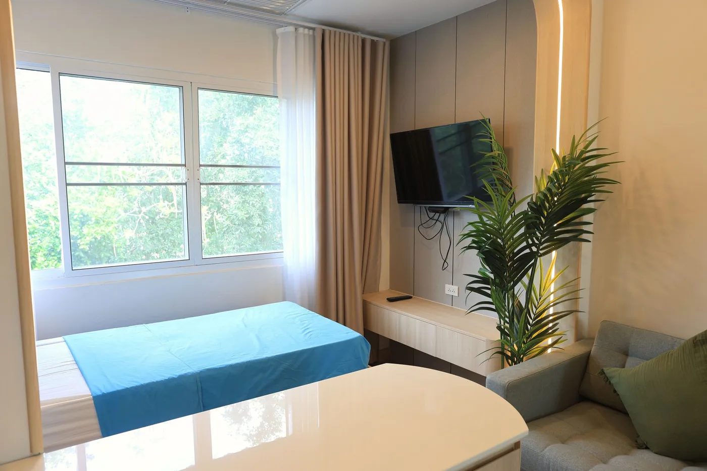 Essbereich und zweites Bett in der Suite